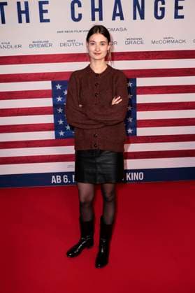 Philine Schmölzer bei der Premiere des Kinofilms Make Me Feel in der Astor Film Lounge. Berlin, 30.10.2025