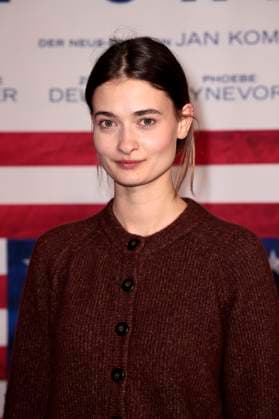 Philine Schmölzer bei der Premiere des Kinofilms Make Me Feel in der Astor Film Lounge. Berlin, 30.10.2025