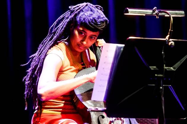 Konzert von Angelika Niescier, Jazzfest Berlin 25 Angelika Niescier – Altsaxofon Tomeka Reid – Violoncello Eliza Salem – Schlagzeug