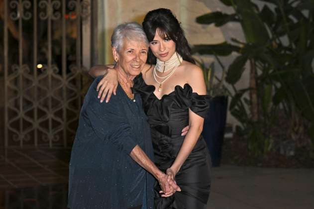 Mercedes Rodriguez und Camila Cabello bei der 5. Dia De Muertos Gala präsentiert von Lexus, Tequila Don Julio, Nike, Dnero, Mattel, Calamigos Ranch und Maremoto im Los¯Angeles¯River¯Center¯&¯Gardens. Los Angeles, 30.10.2025
