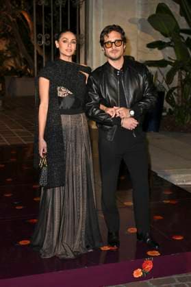 Renata Notni und Diego Boneta bei der 5. Dia De Muertos Gala präsentiert von Lexus, Tequila Don Julio, Nike, Dnero, Mattel, Calamigos Ranch und Maremoto im Los¯Angeles¯River¯Center¯&¯Gardens. Los Angeles, 30.10.2025