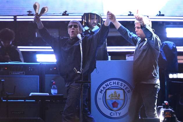 OASIS CONCERT MELBOURNE, Liam Gallagher (left) and Noel Gallagher of English rock band Oasis arrive on stage during the first show of their Australian tour at Marvel Stadium, in Melbourne, Friday, October 31, 2025. ( NO ARCHIVING, EDITORIAL USE ONLY MELBOURNE VICTORIA AUSTRALIA  Copyright: xJOELxCARRETTx 20251031111254029842