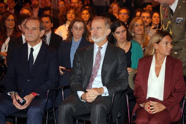 King Felipe attends the first Ibero-American Future Congress The head of the Ibero-American General Secretariat, Andrés Allamand, and King Felipe during the Ibero-American Future Congress, at Casa América, on October 31, 2025, in Madrid Spain Organized by the Ibero-American General Secretariat SEGIB and the Fundación Encuentros del Futuro FEF , the event will address, between October 30 and 31, issues such as the future of the world order, the crisis of democracy, smart cities, neuro-rights or education in the age of artificial intelligence FAMOUS KINGS CONGRESS José Ramó Madrid Madrid Madrid Spain Copyright: xJosà xRamonxHernandox 7068591