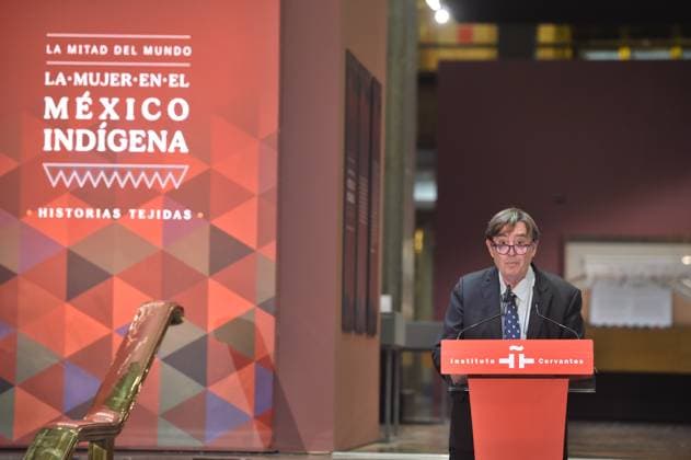 Albares opens the exhibition Half of the world Women in indigenous Mexico The director of the Cervantes Institute, Luis García Montero, chairs the opening of the exhibition Half of the world Women in indigenous Mexico , to 31 October 2025, in Madrid Spain The exhibition has been organized by the AECID together with the National Institute of Anthropology and History of Mexico INAH 31 OCTOBER 2025 Spain  Copyright: xGustavoxValientex 7068890