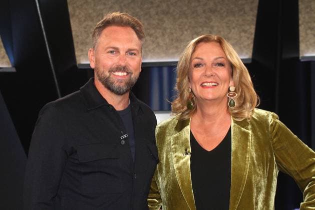 Steven Gaetjen und Bettina Tietjen bei der NDR Talk Show am 31.10.2025 in Hamburg NDR Talk Show am 31.10.2025 in Hamburg