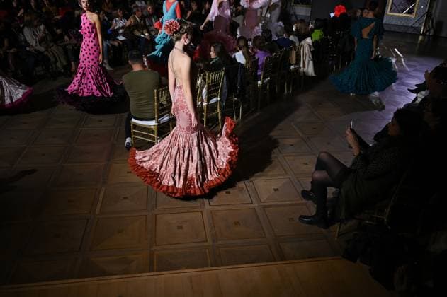 International Flamenco Fashion Week Madrid, (SIMOF) in Madrid - 31 Oct 2025 A model walks in a Angela Isa design at the International Flamenco Fashion Week Madrid, (SIMOF) show, at the Wellington Hotel in Madrid. Madrid Spain Copyright: xAtilanoxGarciax xSOPAxImagesx FOTO54309
