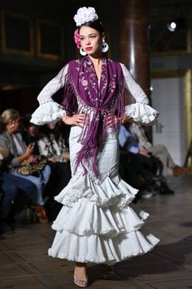 International Flamenco Fashion Week Madrid, (SIMOF) in Madrid - 31 Oct 2025 A model walks in a Angela Isa design at the International Flamenco Fashion Week Madrid, (SIMOF) show, at the Wellington Hotel in Madrid. Madrid Spain Copyright: xAtilanoxGarciax xSOPAxImagesx FOTO54331