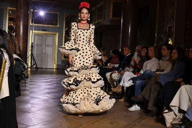 International Flamenco Fashion Week Madrid, (SIMOF) in Madrid - 31 Oct 2025 A model walks in a Inma Benicio design at the International Flamenco Fashion Week Madrid, (SIMOF) show, at the Wellington Hotel in Madrid. Madrid Spain Copyright: xAtilanoxGarciax xSOPAxImagesx FOTO54364