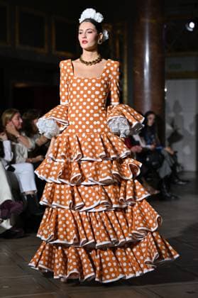 International Flamenco Fashion Week Madrid, (SIMOF) in Madrid - 31 Oct 2025 A model walks in a Inma Benicio design at the International Flamenco Fashion Week Madrid, (SIMOF) show, at the Wellington Hotel in Madrid. Madrid Spain Copyright: xAtilanoxGarciax xSOPAxImagesx FOTO54397
