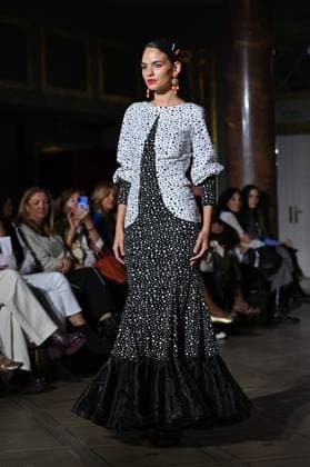 International Flamenco Fashion Week Madrid, (SIMOF) in Madrid - 31 Oct 2025 A model walks in a Inma Benicio design at the International Flamenco Fashion Week Madrid, (SIMOF) show, at the Wellington Hotel in Madrid. Madrid Spain Copyright: xAtilanoxGarciax xSOPAxImagesx FOTO54423