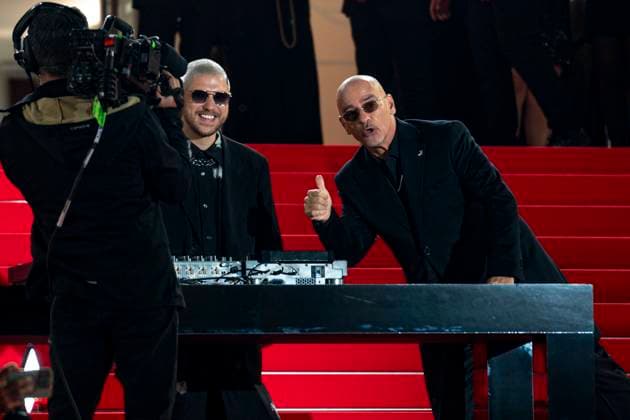 PEOPLE : NRJ Music Awards - Cannes 31 10 25 Mosimann and Eros Ramazotti attend the 27th NRJ Music Awards on October 31, 2025 in Cannes, France. Photo by Sandrine Thesillat PsNewZ  Copyright: xSandrinexTHESILLATx