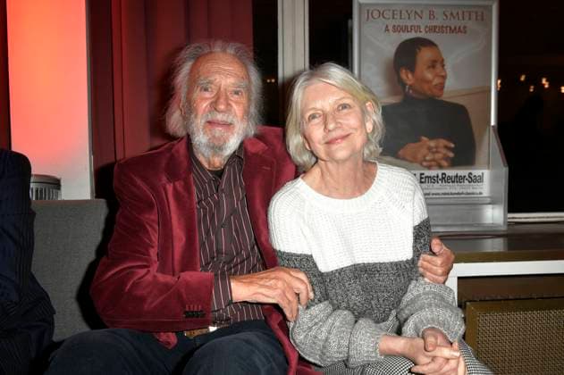 Achim Wolff und Rita Feldmeier bei der Premiere des Theaterstücks Carmen darf nicht platzen in der Komödie am Kurfürstendamm im Ernst-Reuter-Saal. Berlin, 31.10.2025 *** Achim Wolff and Rita Feldmeier at the premiere of the play Carmen darf nicht platzen at the Komödie am Kurfürstendamm in the Ernst Reuter Saal Berlin, 31 10 2025 Foto:xM.xBehrensx xFuturexImagex carmen_prem_5001