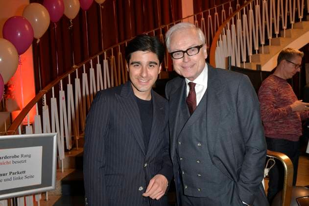 Atrin Madani und Hans-Jürgen Schatz bei der Premiere des Theaterstücks Carmen darf nicht platzen in der Komödie am Kurfürstendamm im Ernst-Reuter-Saal. Berlin, 31.10.2025