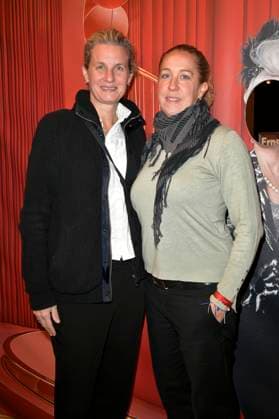 Anne von Knoblauch mit Begleitung bei der Premiere des Theaterstücks Carmen darf nicht platzen in der Komödie am Kurfürstendamm im Ernst-Reuter-Saal. Berlin, 31.10.2025