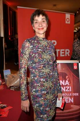 Anja Franke bei der Premiere des Theaterstücks Carmen darf nicht platzen in der Komödie am Kurfürstendamm im Ernst-Reuter-Saal. Berlin, 31.10.2025