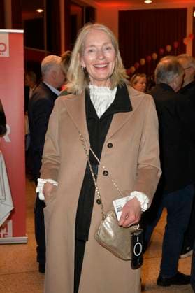 Katja Weitzenböck bei der Premiere des Theaterstücks Carmen darf nicht platzen in der Komödie am Kurfürstendamm im Ernst-Reuter-Saal. Berlin, 31.10.2025