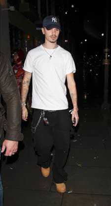 Naomi Campbell Halloween party, London, UK, 31 October 2025. Romeo Beckham leaves 77 Marylebone which hosted Naomi Campbell s Halloween Event in London™s Mayfair, London, UK, 31 October 2025., Credit:Smart Pictures Avalon  Copyright: xSmartxPicturesx xAvalonx 1049522391