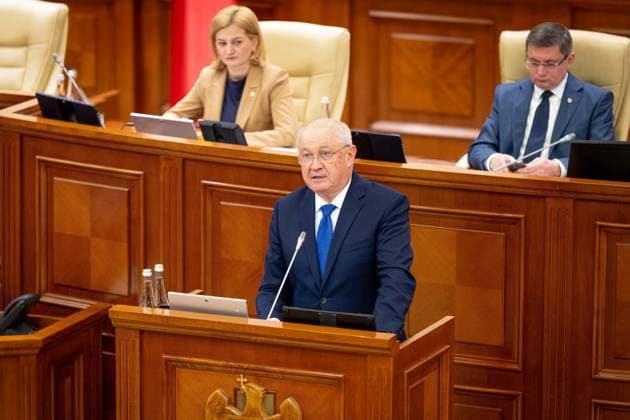 MOLDOVA, CHISINAU - OCTOBER 31, 2025: Moldova s Prime Minister Alexandru Munteanu presents his cabinet to the Moldovan Parliament Chisinau Moldova  - ZUMAt113 20251031_zaa_t113_503 Copyright: xVadimxDenisovx