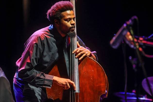 Konzert von Luke Stewart, Jazzfest 2025 Berlin, Hauss der Festspiele Luke Stewart – double bass mit David Murray – tenor saxophone, bass clarinet Marta Sánchez – piano Luke Stewart – double bass Chris Beck – drums Francesca Cinelli-Portervoc.