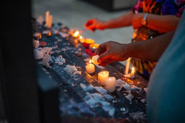 November 1, 2025, Quezon City, Quezon, Philippines: Candles are seen lit and offered as visiting family members and friends pray for their departed loved ones. Quezon City Philippines - ZUMAy102 20251101_zip_y102_042 Copyright: xKenosisxYapx