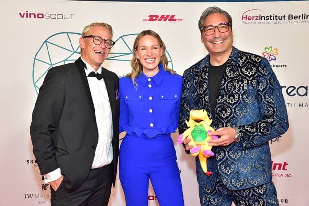 16. Laughing Hearts Charity Gala Daniel Kloss, Evelyn Weigert, Mousse T. Musikproduzent Ankunft, roter Teppich zur 16. Laughing Hearts Charity Gala im JM Marriott Hotel in Berlin am 01.11.2025