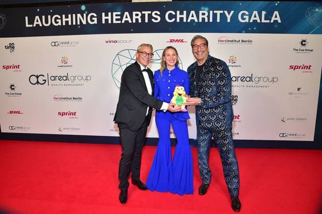 16. Laughing Hearts Charity Gala Daniel Kloss, Evelyn Weigert, Mousse T. Musikproduzent Ankunft, roter Teppich zur 16. Laughing Hearts Charity Gala im JM Marriott Hotel in Berlin am 01.11.2025