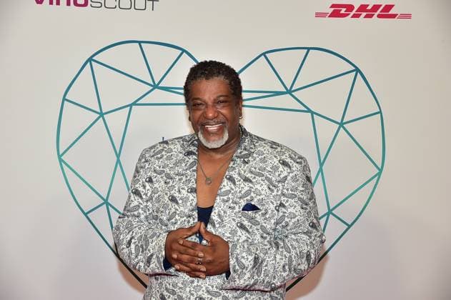 16. Laughing Hearts Charity Gala Sidney Youngblood, Sänger roter Teppich zur 16. Laughing Hearts Charity Gala im JM Marriott Hotel in Berlin am 01.11.2025