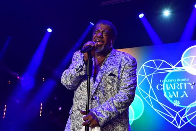 16. Laughing Hearts Charity Gala Sidney Youngblood singt live zur 16. Laughing Hearts Charity Gala im JM Marriott Hotel in Berlin am 01.11.2025