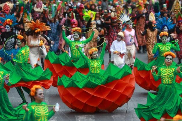 Day of the Dead parade in Mexico City MEXICO CITY, MEXICO - NOVEMBER 01: People dressed in costumes take part in the annual Day of the Dead parade along the main avenues in the city center, in Mexico City, Mexico on November 01, 2025. According to the authorities, more than 8,000 participants took part in the annual Day of the Dead parade this year. Daniel Cardenas Anadolu Mexico City Mexico. Editorial use only. Please get in touch for any other usage.  Copyright: x2025xAnadoluxDanielxCardenasx