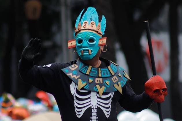 Annual Dia de Muertos Parade A person taking part during the 2025 Dia de Muertos Parade at Paseo de la Reforma avenue on the Day of the Dead celebration. 1.5 million people attended the annual Dia de Muertos Parade. on November 1, 2025 in Mexico City, Mexico. (Photo by Carlos Santiago Eyepix Group) Copyright: xCarlosxSantiagox xEyepixxGroupx CS_01112025_124844