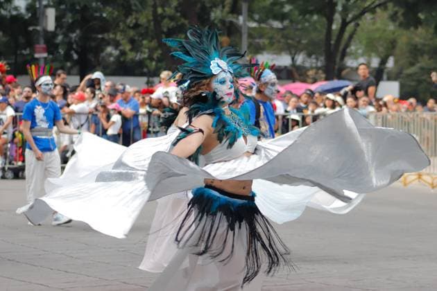 Annual Dia de Muertos Parade A woman taking part during the 2025 Dia de Muertos Parade at Paseo de la Reforma avenue on the Day of the Dead celebration. 1.5 million people attended the annual Dia de Muertos Parade. on November 1, 2025 in Mexico City, Mexico. (Photo by Carlos Santiago Eyepix Group) Copyright: xCarlosxSantiagox xEyepixxGroupx CS_01112025_124845