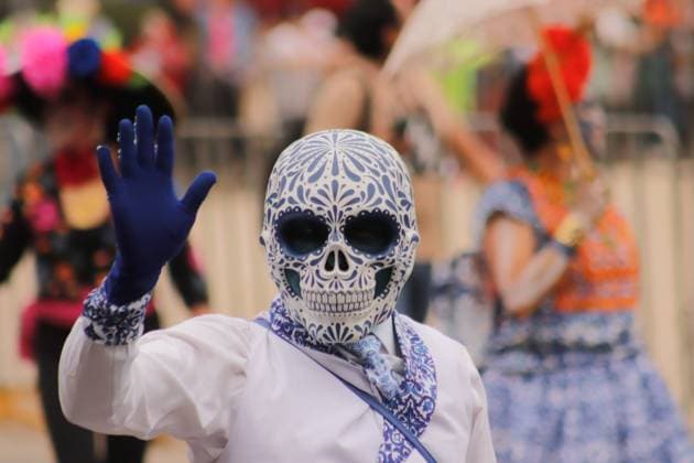 Annual Dia de Muertos Parade A person taking part during the 2025 Dia de Muertos Parade at Paseo de la Reforma avenue on the Day of the Dead celebration. 1.5 million people attended the annual Dia de Muertos Parade. on November 1, 2025 in Mexico City, Mexico. (Photo by Carlos Santiago Eyepix Group) Copyright: xCarlosxSantiagox xEyepixxGroupx CS_01112025_124886