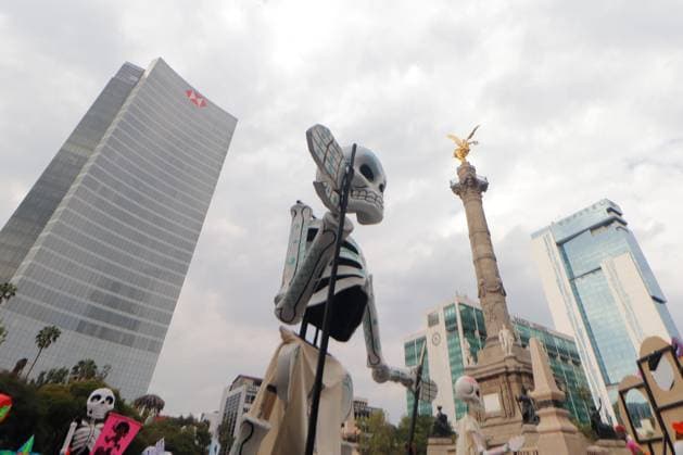 Annual Dia de Muertos Parade Persons taking part during the 2025 Dia de Muertos Parade at Paseo de la Reforma avenue on the Day of the Dead celebration. 1.5 million people attended the annual Dia de Muertos Parade. on November 1, 2025 in Mexico City, Mexico. (Photo by Carlos Santiago Eyepix Group) Copyright: xCarlosxSantiagox xEyepixxGroupx CS_01112025_124859