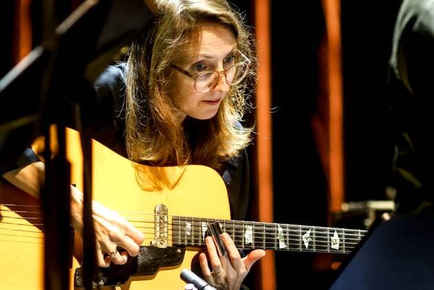 Konzert von Mary Halvorson Jazzfest Berlin 2025 , Haus der Berliner Festspiele Mary Halvorson, Guitarre