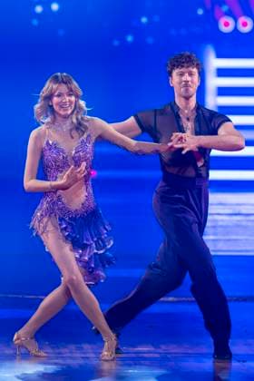 RTL-Tanzshow Lets Dance RTL-Tanzshow LetÂ s Dance Live Tour in der WT Energiesysteme Arena Riesa Sängerin Ella Endlich und Valentin Lusin Riesa Sachsen Deutschland