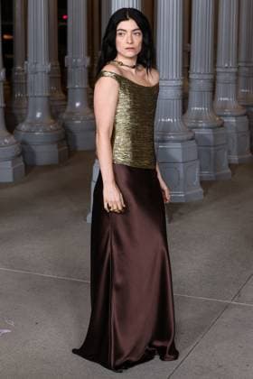 14th Annual LACMA Art + Film Gala 2025 Lorde (Ella Marija Lani Yelich-O Connor) wearing Versace SS26 RTW arrives at the 14th Annual LACMA (Los Angeles County Museum of Art) Art + Film Gala 2025 presented by Gucci held at the Los Angeles County Museum of Art in Museum Row, Miracle Mile, Los Angeles, California, United States. Los Angeles County Museum of Art, Museum Row, Miracle Mile, Los Angeles, California, USA California United States  Copyright: xImagexPressxAgencyx originalFilename: collin-14thannu251102_npRrq.jpg