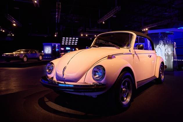 Icons on Wheels Expo in Buenos Aires BUENOS AIRES, ARGENTINA – NOVEMBER 2, 2025: Olivia Newton-John s Volkswagen is part of the iconic car exhibit Expo Icons on wheels a vintage and celebrity-owned cars takes part in Buenos Aires, Argentina, on November 2, 2025. The exhibition showcases 15 rare vehicles once owned by original icons from cinema, fashion, music, and culture, each displayed alongside the original clothing of its famous owner. Highlights include the DeLorean from Back to the Future, Marilyn Monroe’s luxury car, Princess Diana’s Ford Escort, and Diego Maradona’s black Ferrari. The event combines art, history, and nostalgia, offering a glimpse into the lifestyles of cultural legends through their most emblematic automobiles. L Copyright: x2025xAnadoluxLucianoxGonzalezx