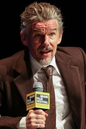 American actor Ethan Hawke speaks on a panel about his career during the Miami Film Festival GEMS in Miami, United States, 02 November 2025. Hawke said that it would feel great, if he deserved it, to win an Oscar for his performance in the film ‘Blue Moon’ by American director Richard Linklater, during a tribute he received on Sunday. Ethan Hawke says he would feel great if he won the Oscar for ‘Blue Moon’ !ACHTUNG: NUR REDAKTIONELLE NUTZUNG!  Copyright: xGiorgioxVierax AME4932 20251103-55018420768_1