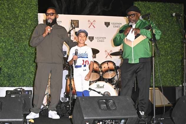 Anthony Anderson, Gast und Cedric the Entertainer bei der VIP Par-Tee auf dem 6. Rod Dedeaux Foundation Charity Event im Riviera Country Club. Los Angeles, 02.11.2025