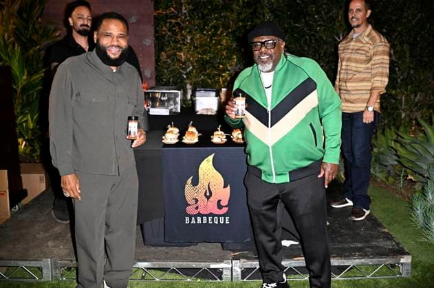 Anthony Anderson und Cedric the Entertainer bei der VIP Par-Tee auf dem 6. Rod Dedeaux Foundation Charity Event im Riviera Country Club. Los Angeles, 02.11.2025