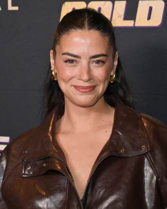 November 2, 2025, Beverly Hills, California, USA: Chilean actress and model LORENZA IZZO attends Stone Cold Fox Los Angeles Red Carpet Premiere. Beverly Hills USA - ZUMAb173 20251102_aap_b173_117 Copyright: xBillyxBennightx