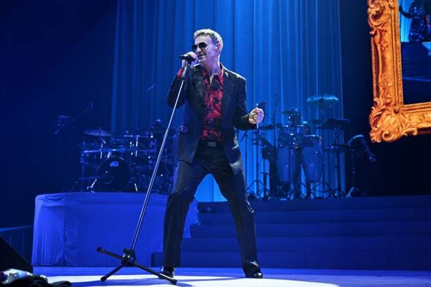 Marti Pellow performing at O2 Arena in London LONDON, ENGLAND - NOVEMBER 02: Marti Pellow performing at O2 Arena, Greenwich as part of ˜Love Is All Around™ 30th Anniversary Tour on November 02, 2025 in London, England. CAP MAR MAR Great Britain Copyright: xMartinxHarris CapitalxPicturesx