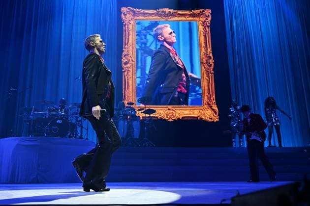 Marti Pellow performing at O2 Arena in London LONDON, ENGLAND - NOVEMBER 02: Marti Pellow performing at O2 Arena, Greenwich as part of ˜Love Is All Around™ 30th Anniversary Tour on November 02, 2025 in London, England. CAP MAR MAR Great Britain Copyright: xMartinxHarris CapitalxPicturesx