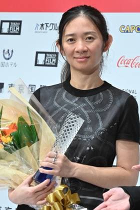 Kurosawa Akira Award of the 38th Tokyo International Film Festival TOKYO, JAPAN - NOVEMBER 3: Academy Award-winning filmmaker Chloé Zhao poses after receiving the Kurosawa Akira Award during the 38th Tokyo International Film Festival in Tokyo, Japan, on November 3, 2025. Zhao, celebrated for Nomadland (2020) and Hamnet (2025), was honored for her cross-cultural vision and poetic realism in contemporary cinema. David Mareuil Anadolu Tokyo Japan. Editorial use only. Please get in touch for any other usage.  Copyright: x2025xAnadoluxDavidxMareuilx