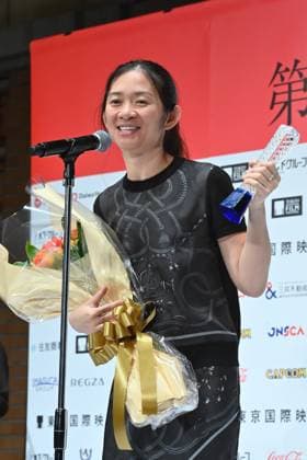 Kurosawa Akira Award of the 38th Tokyo International Film Festival TOKYO, JAPAN - NOVEMBER 3: Academy Award-winning filmmaker Chloé Zhao delivers a speech after receiving the Kurosawa Akira Award during the 38th Tokyo International Film Festival in Tokyo, Japan, on November 3, 2025. Zhao, celebrated for Nomadland (2020) and Hamnet (2025), was honored for her cross-cultural vision and poetic realism in contemporary cinema. David Mareuil Anadolu Tokyo Japan. Editorial use only. Please get in touch for any other usage.  Copyright: x2025xAnadoluxDavidxMareuilx