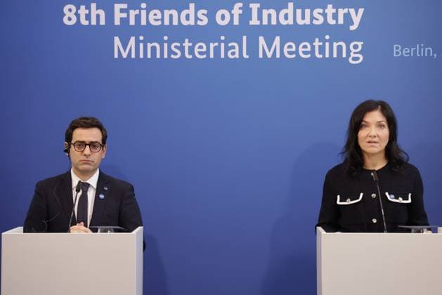 Stéphane Séjourné, Exekutiv-Vizepräsident der EU-Kommission, Katherina Reiche, Bundesministerin für Wirtschaft und Energie, Deutschland, Berlin, Gemeinsamen Pressestatement von Katherina Reiche, Bundesministerin für Wirtschaft und Energie, und Stéphane Séjourné, Exekutiv-Vizepräsident der EU-Kommission *** Stéphane Séjourné, Executive Vice-President of the EU Commission, Katherina Reiche, Federal Minister for Economic Affairs and Energy, Germany, Berlin, Joint press statement by Katherina Reiche, Federal Minister for Economic Affairs and Energy, and Stéphane Séjourné, Executive Vice-President of the EU Commission