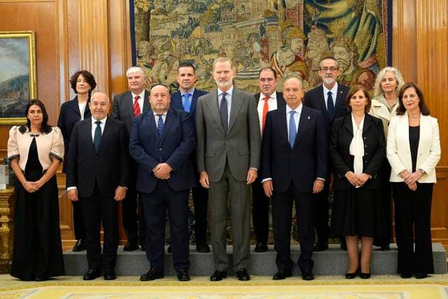 King Felipe VI of Spain receives in audience a delegation from the Federation of Jewish Communities of Spain (FCJE), headed by the Federation s president, David Obadia, and Rabbi Isaac Cohen, rabbi-dayan of the Federation. November 03, 2025. (2025110322)