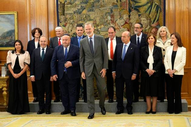 King Felipe VI of Spain receives in audience a delegation from the Federation of Jewish Communities of Spain (FCJE), headed by the Federation s president, David Obadia, and Rabbi Isaac Cohen, rabbi-dayan of the Federation. November 03, 2025. (2025110334)