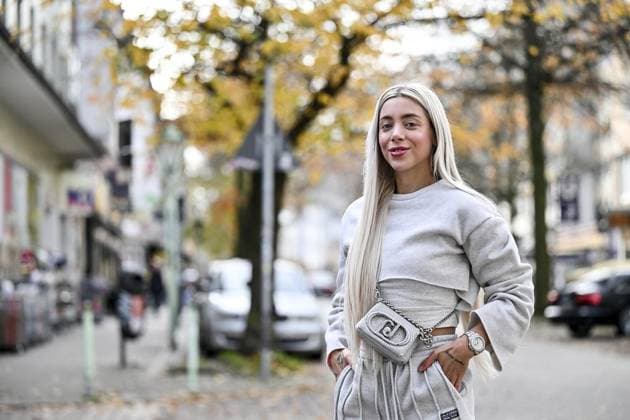 Rüttenscheider Reality-Promi ** NUR FÜR REDAKTIONELLE ZWECKE ** EDITORIAL USE ONLY **<p>Reality-Star Walentina Doronina steht am Montag, 3. November 2025 an der Rüttenscheider Straße in Essen. Sie ist demnächst in der Sendung Forsthaus Rampensau zu sehen. Deutschland NRW Essen Copyright: VladimirxWegener