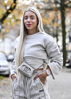 Rüttenscheider Reality-Promi ** NUR FÜR REDAKTIONELLE ZWECKE ** EDITORIAL USE ONLY **<p>Reality-Star Walentina Doronina steht am Montag, 3. November 2025 an der Rüttenscheider Straße in Essen. Sie ist demnächst in der Sendung Forsthaus Rampensau zu sehen. Deutschland NRW Essen Copyright: VladimirxWegener